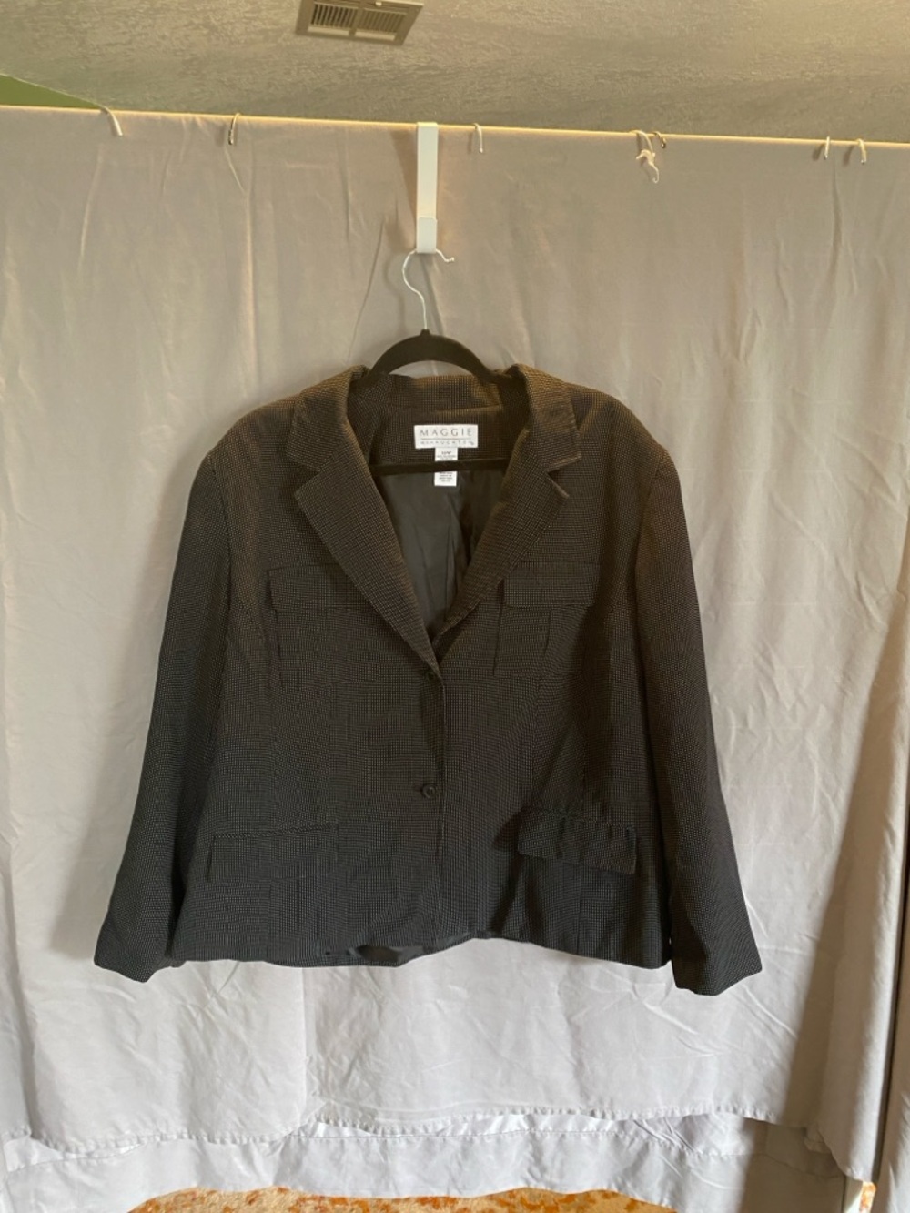 Maggie London Black Textured Single-Button Blazer